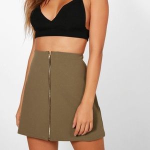 Boohoo: high waisted skirt ✨🤗
